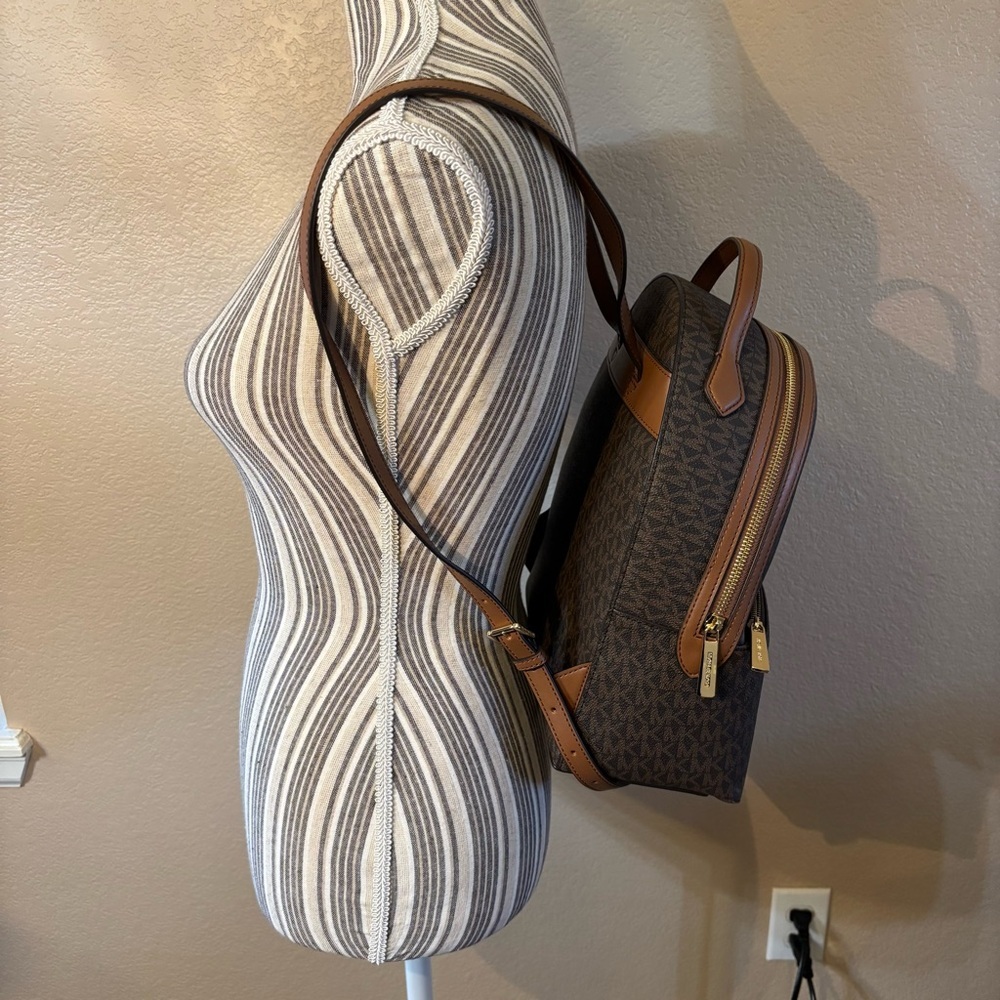 Sale! NWT Michael Kors Backpack Sheila Signature MK Brown Tan Leather Gold HW - Picture 7 of 16